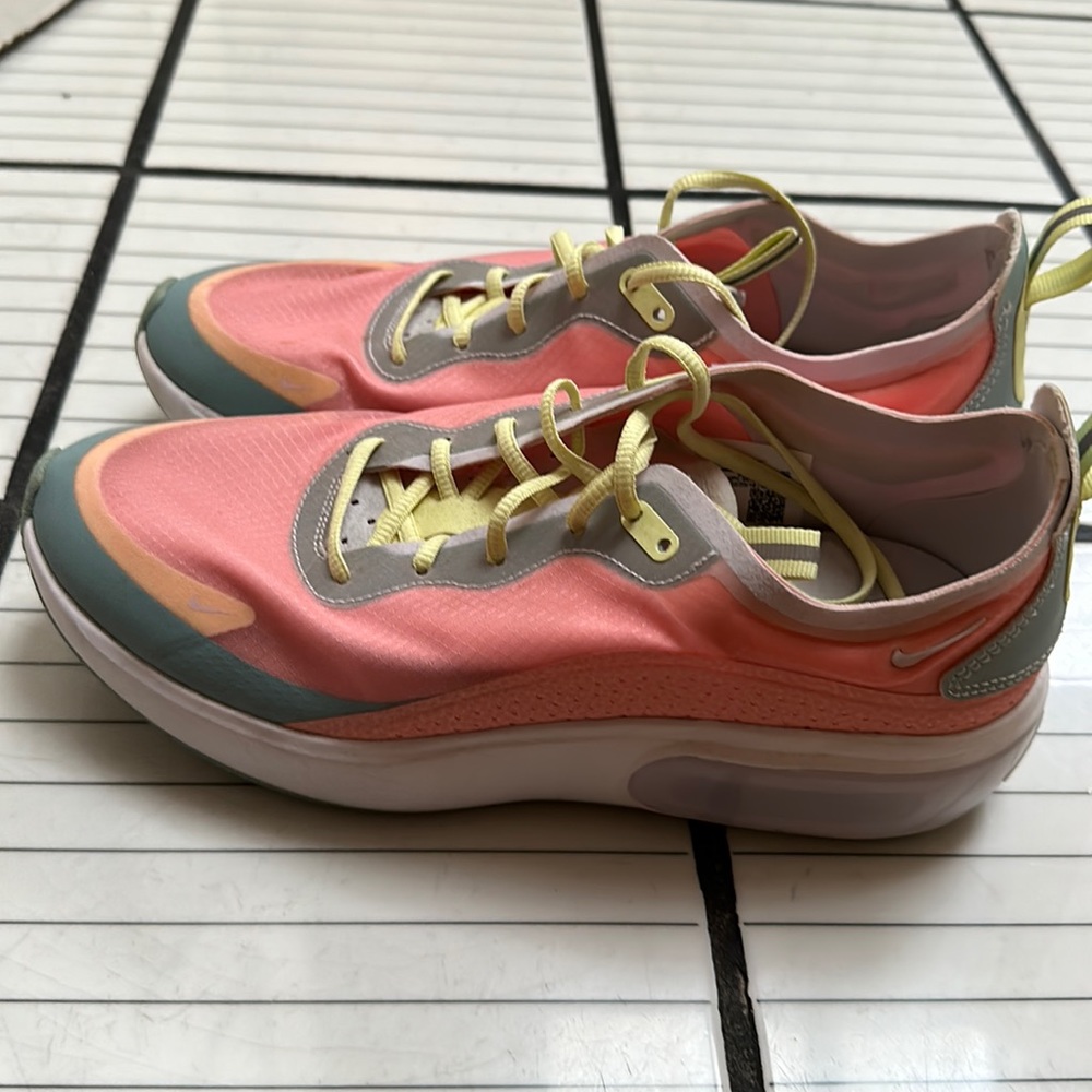 Nike pink air max